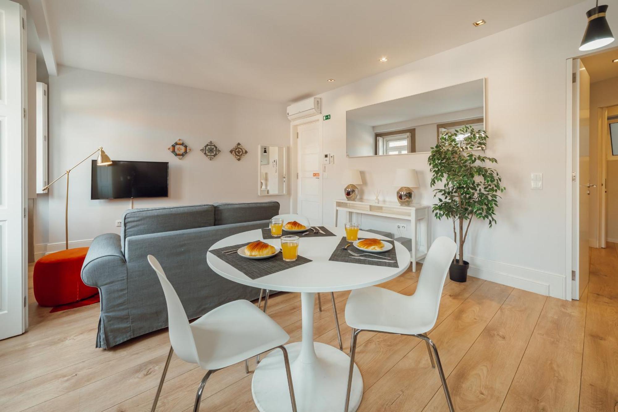 Downtown Elegant By Hosty Apartment